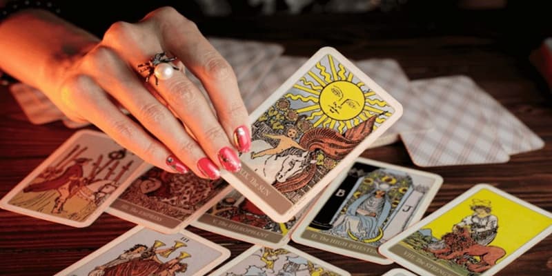 Hướng dẫn cách trải và đọc bài Tarot cho người mới